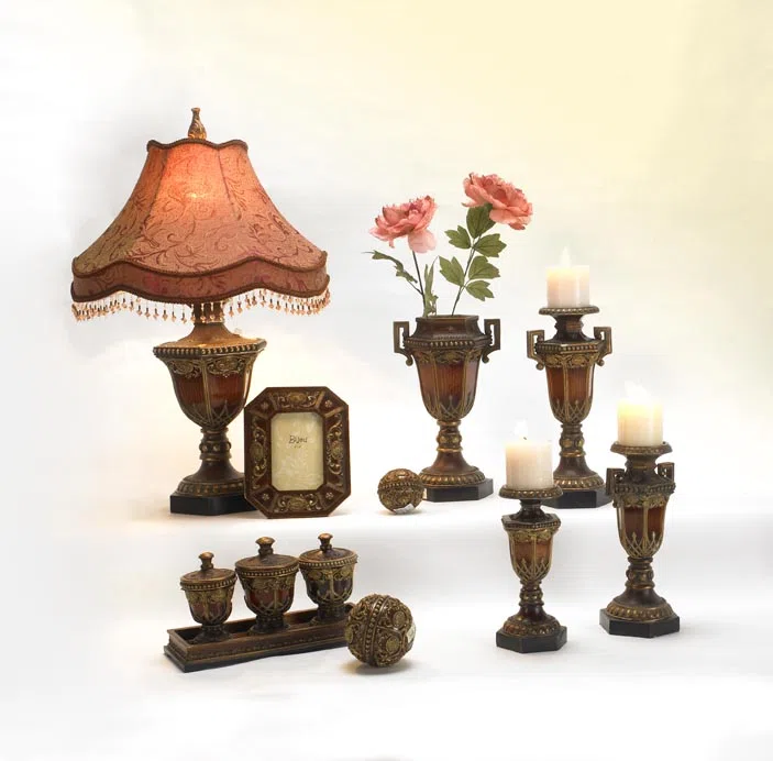 Decor and interior accessory selections 9241691FF3CD