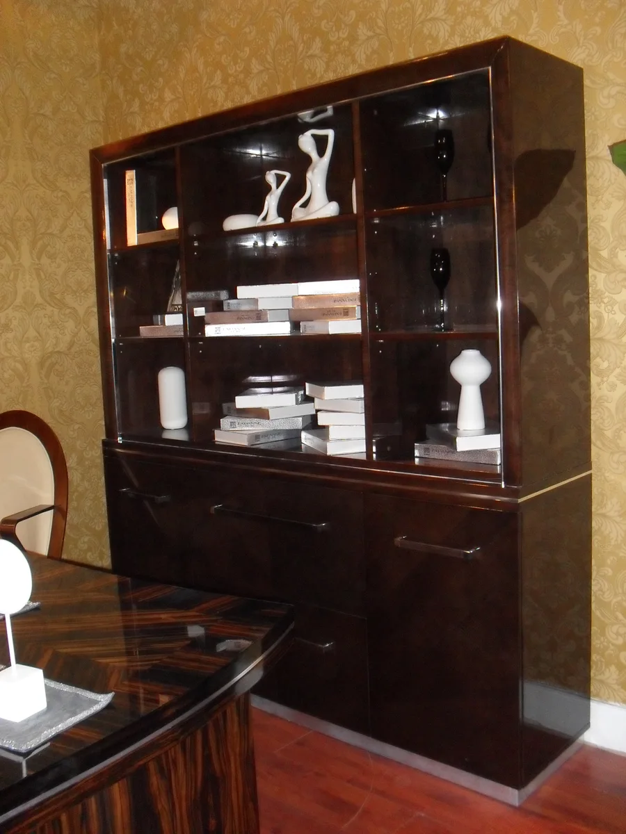 Cabinets, dressers and shelves E36
