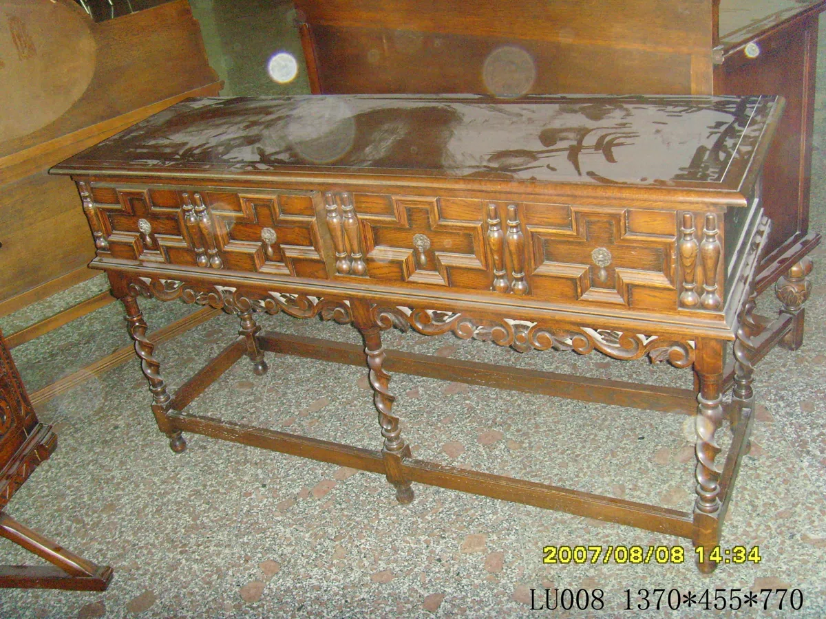 Tables, consoles and tabletops LU008