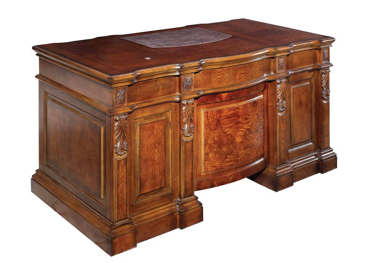 Cabinets, dressers and shelves H912