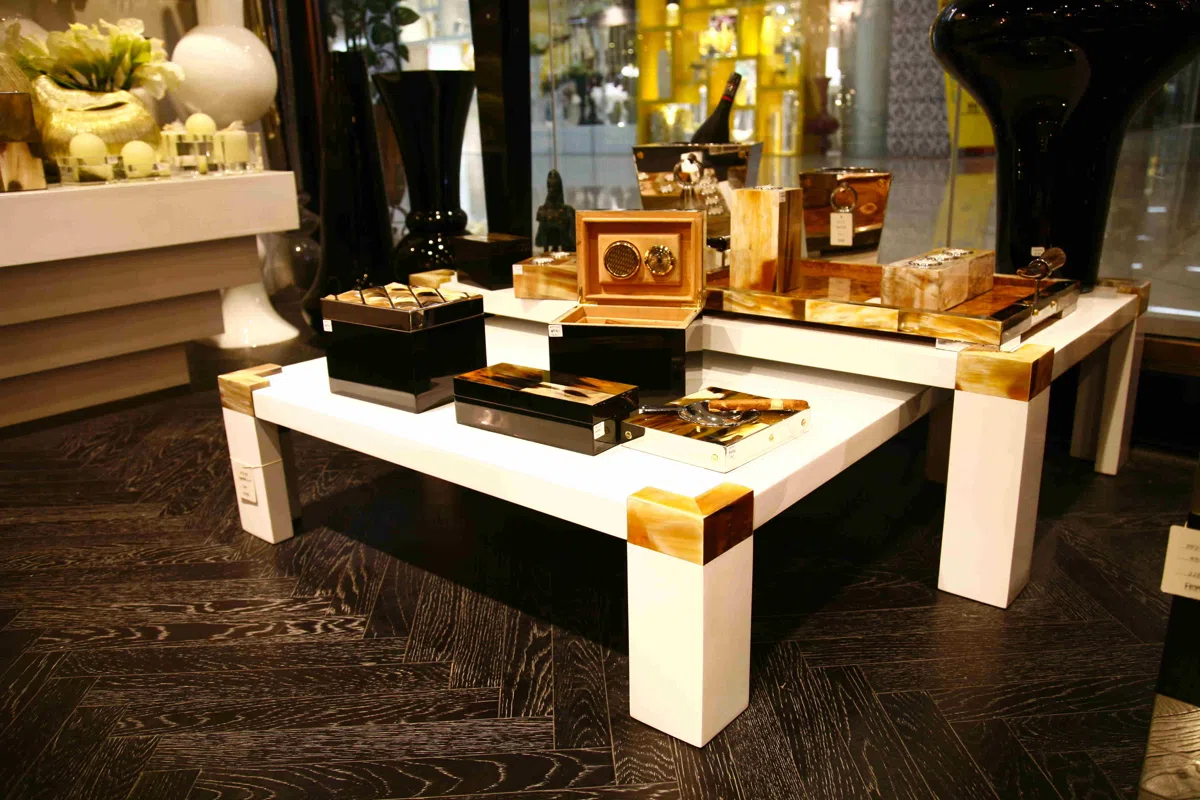Tables, consoles and tabletops _MG_6989
