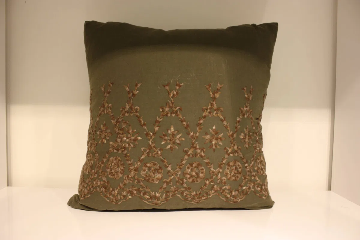 Textiles, curtains and cushions 079