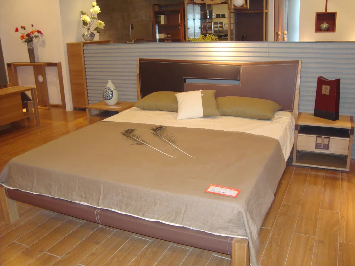 Beds and bedrooms DSC00323