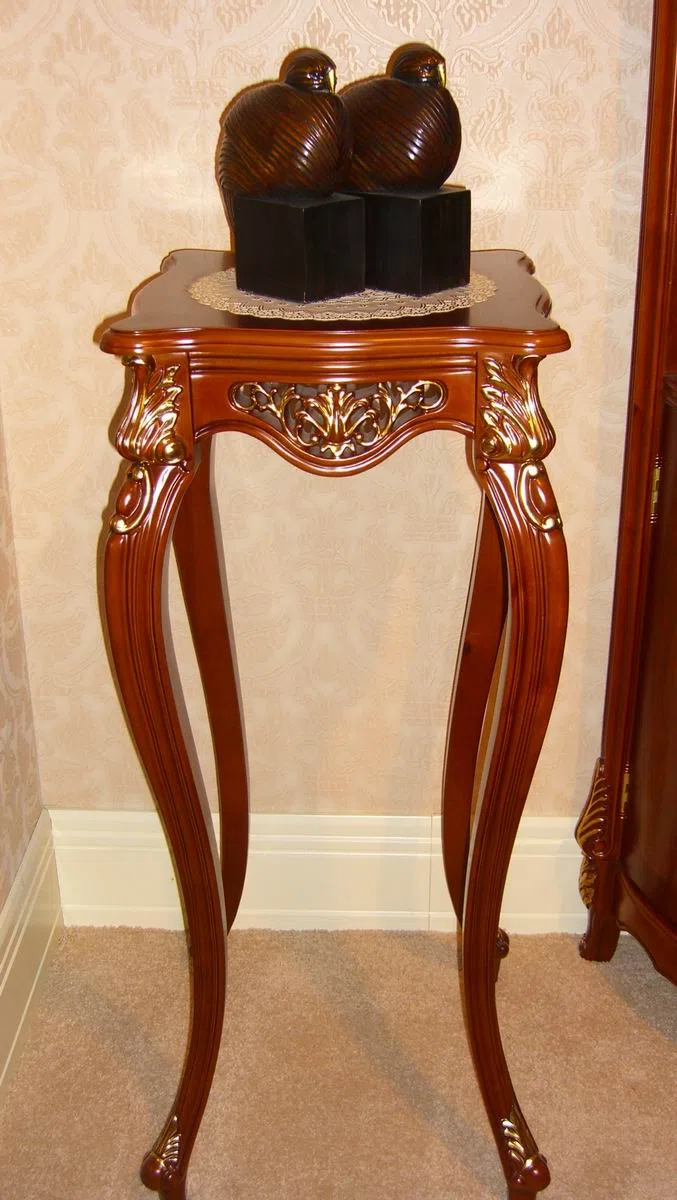 Tables, consoles and tabletops A5CB7B5CD204