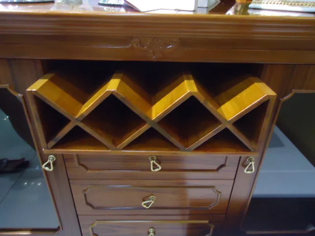 Cabinets, dressers and shelves DSC04558