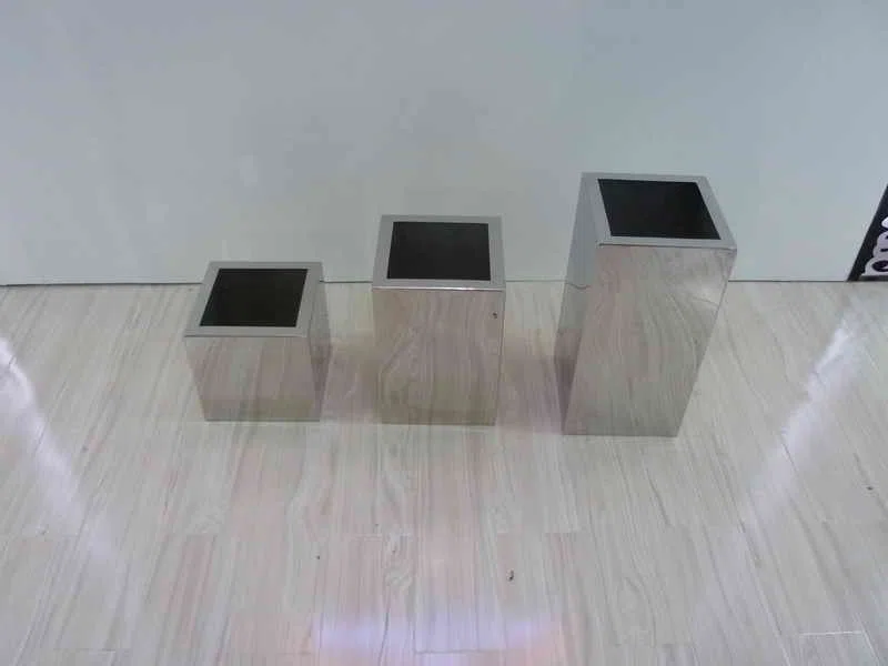 Tables, consoles and tabletops P1000409