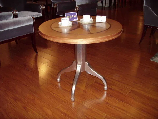 Tables, consoles and tabletops Q8705
