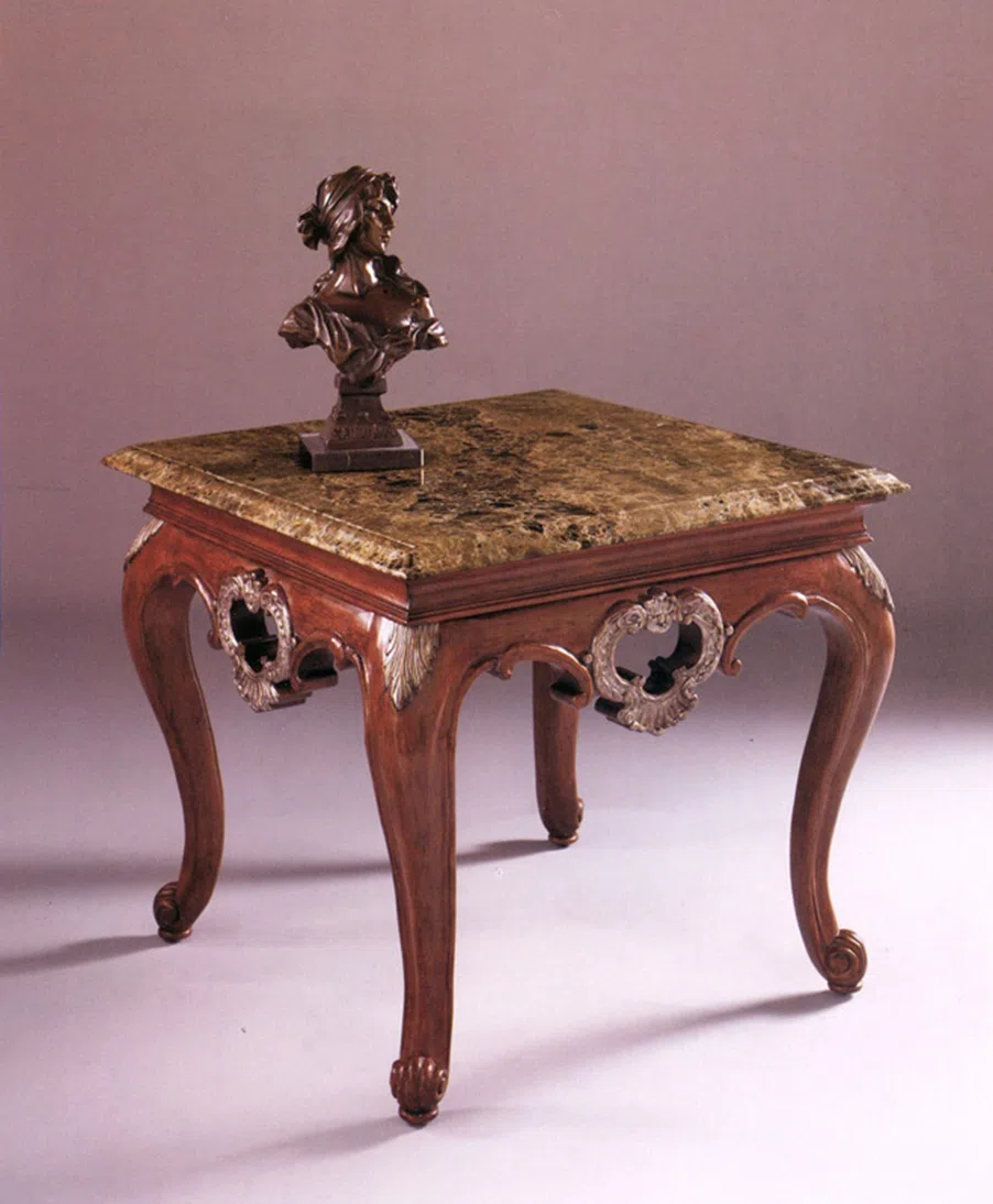 Tables, consoles and tabletops 8203.