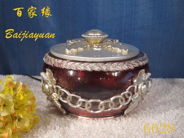 Посуда, подносы и декоративные блюда G028