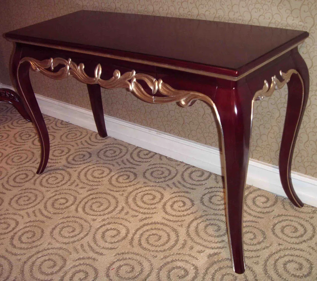 Tables, consoles and tabletops C8705