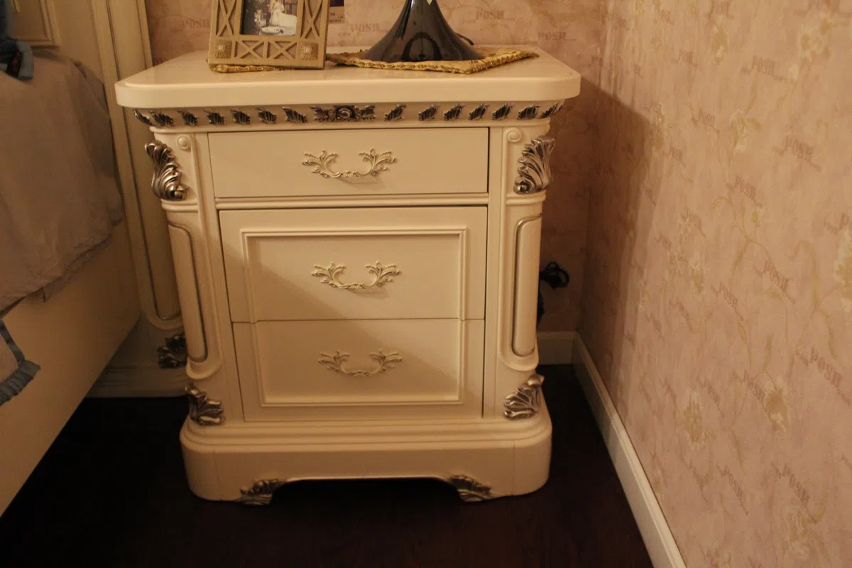 Cabinets, dressers and shelves B1E8B3B027C8