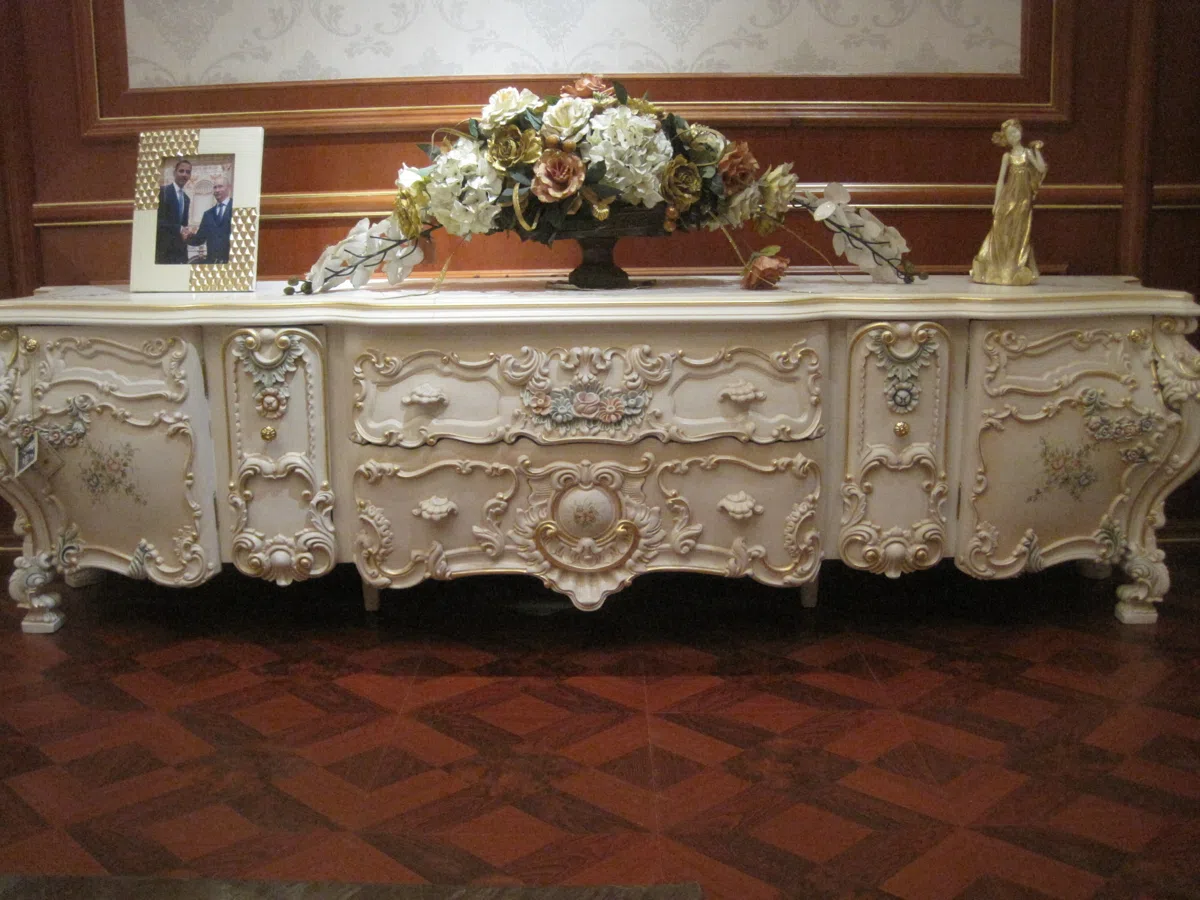 Tables, consoles and tabletops B20E508E405D