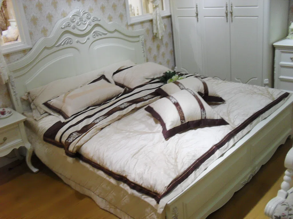Beds and bedrooms SDC14722