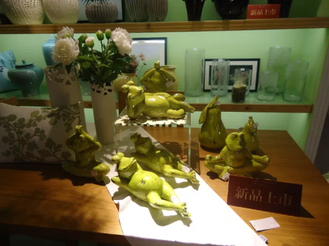 Decor and interior accessory selections DSC03807