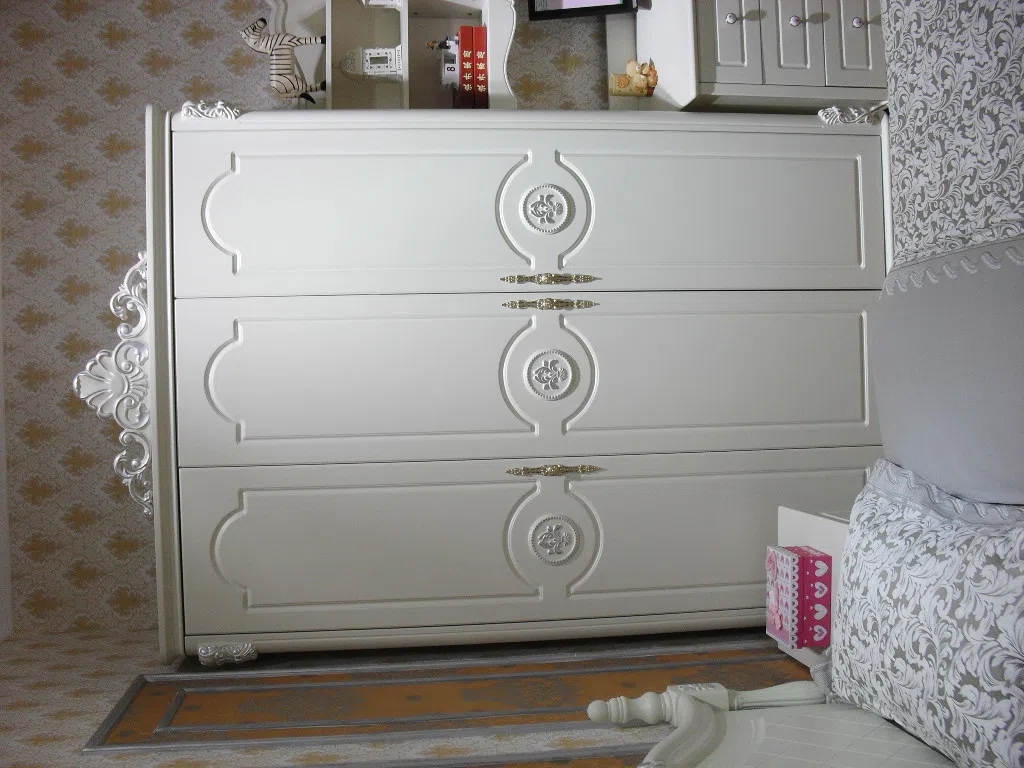 Cabinets, dressers and shelves SDC14725