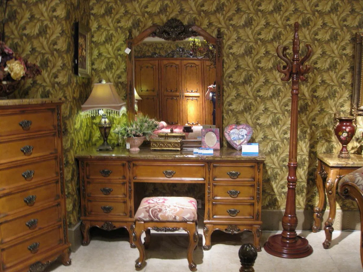 Cabinets, dressers and shelves B80ED5CCA7CA