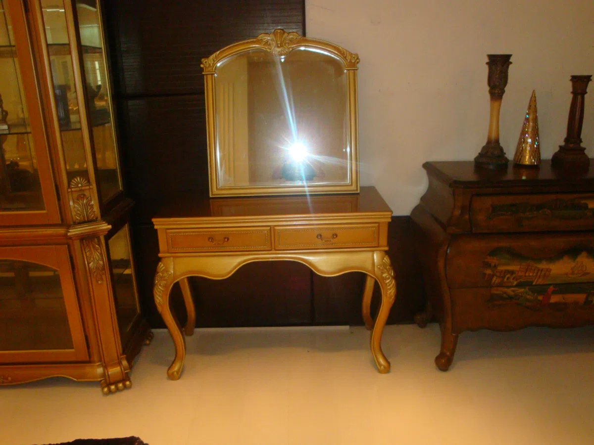 Tables, consoles and tabletops DSC01699