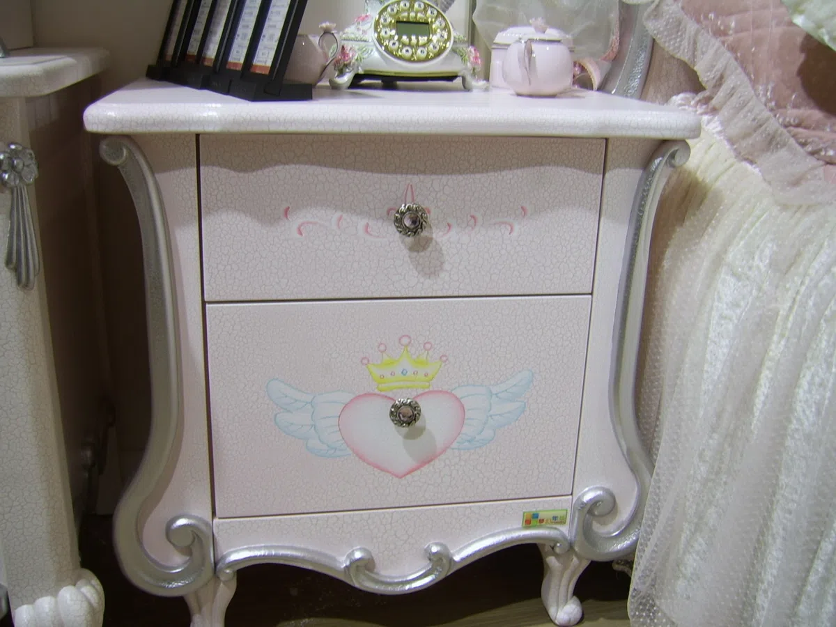 Cabinets, dressers and shelves HM906