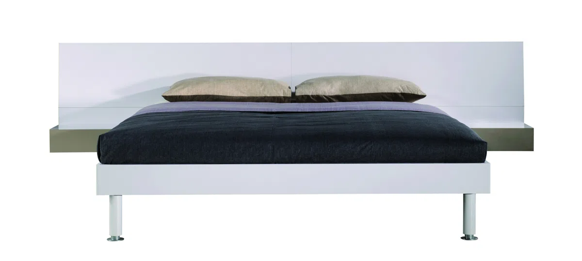 Beds and bedrooms B1071-1