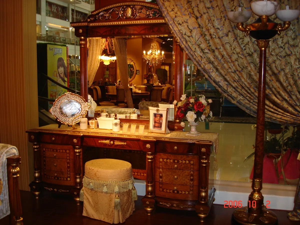 Cabinets, dressers and shelves DSC00947
