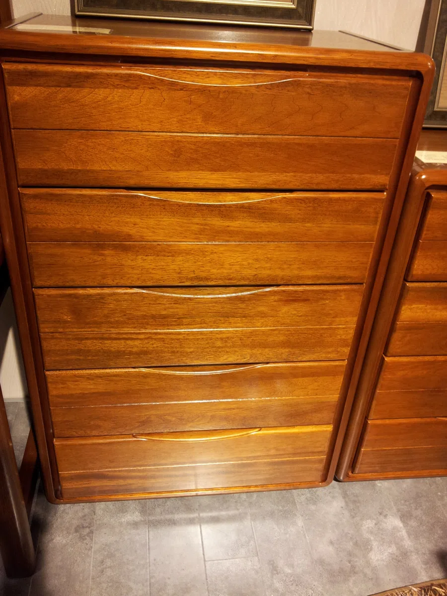 Cabinets, dressers and shelves BEDB2447D7C3