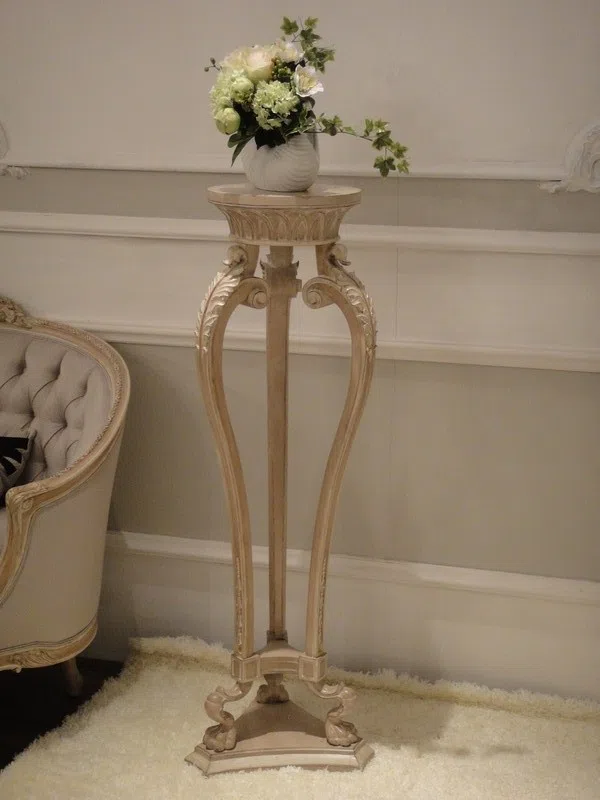 Decor and interior accessory selections DSC00958