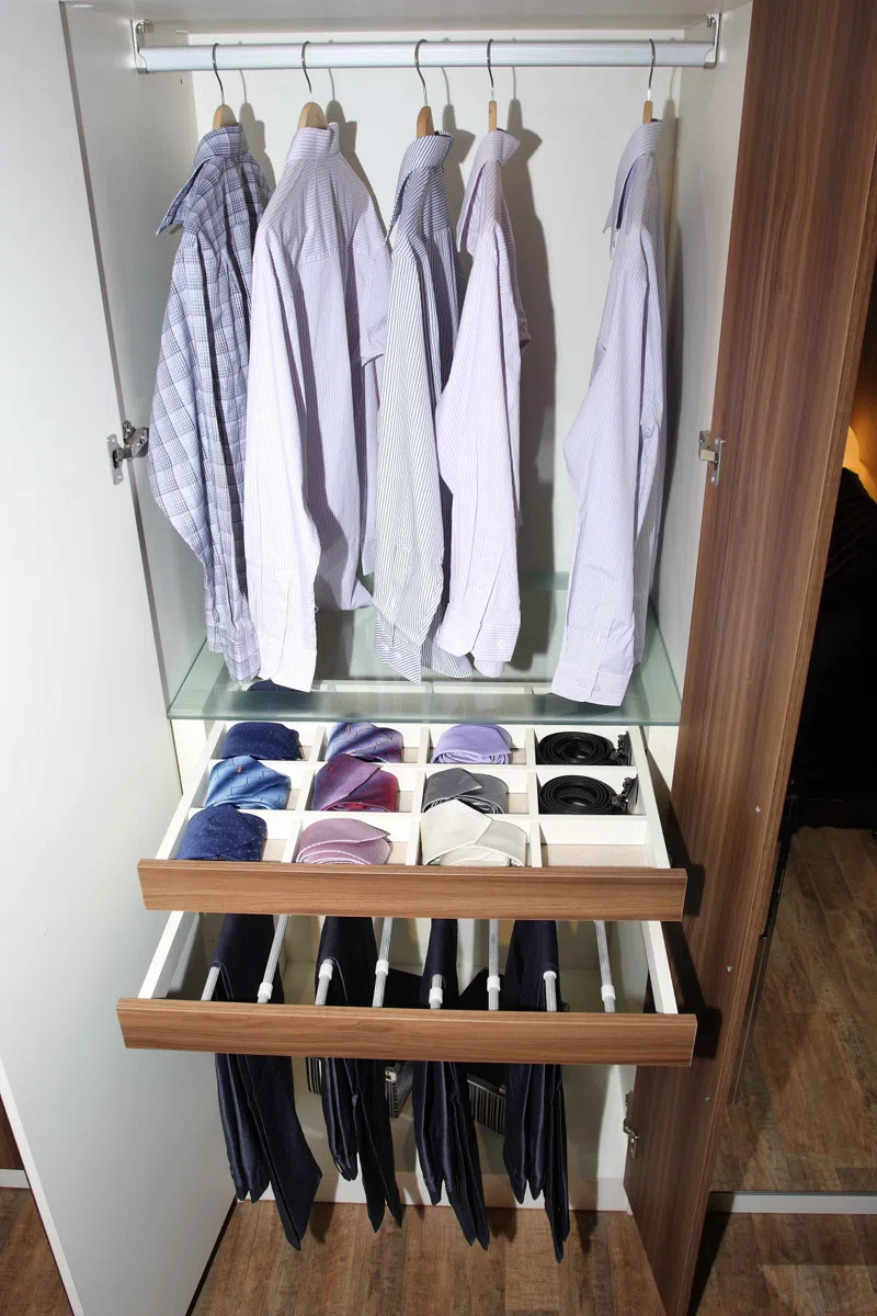 Cabinets, dressers and shelves DPP_0164