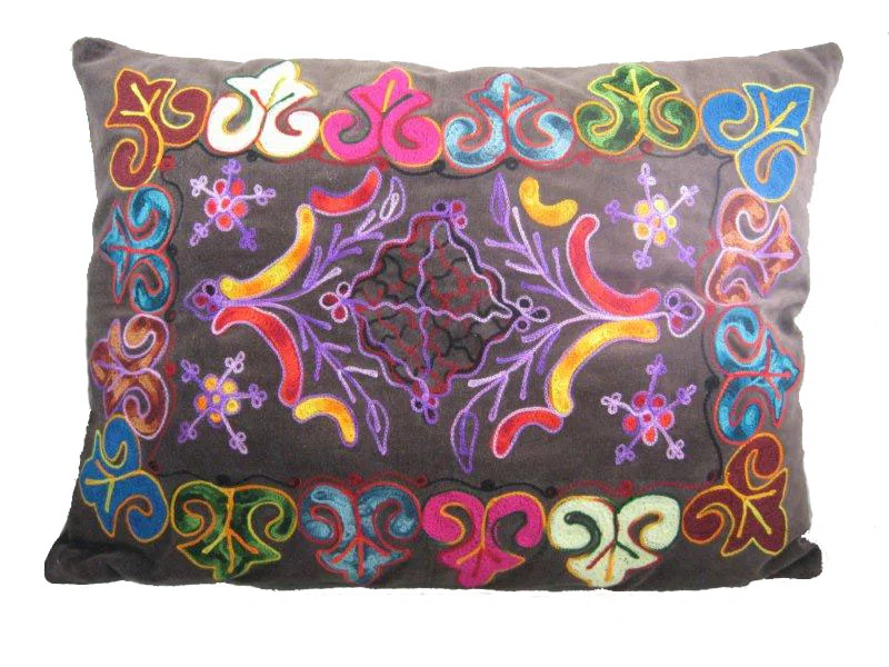 Textiles, curtains and cushions 9084