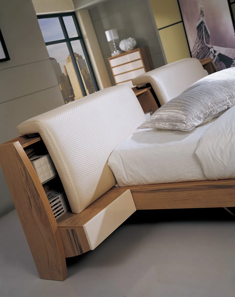 Beds and bedrooms 10A105-2