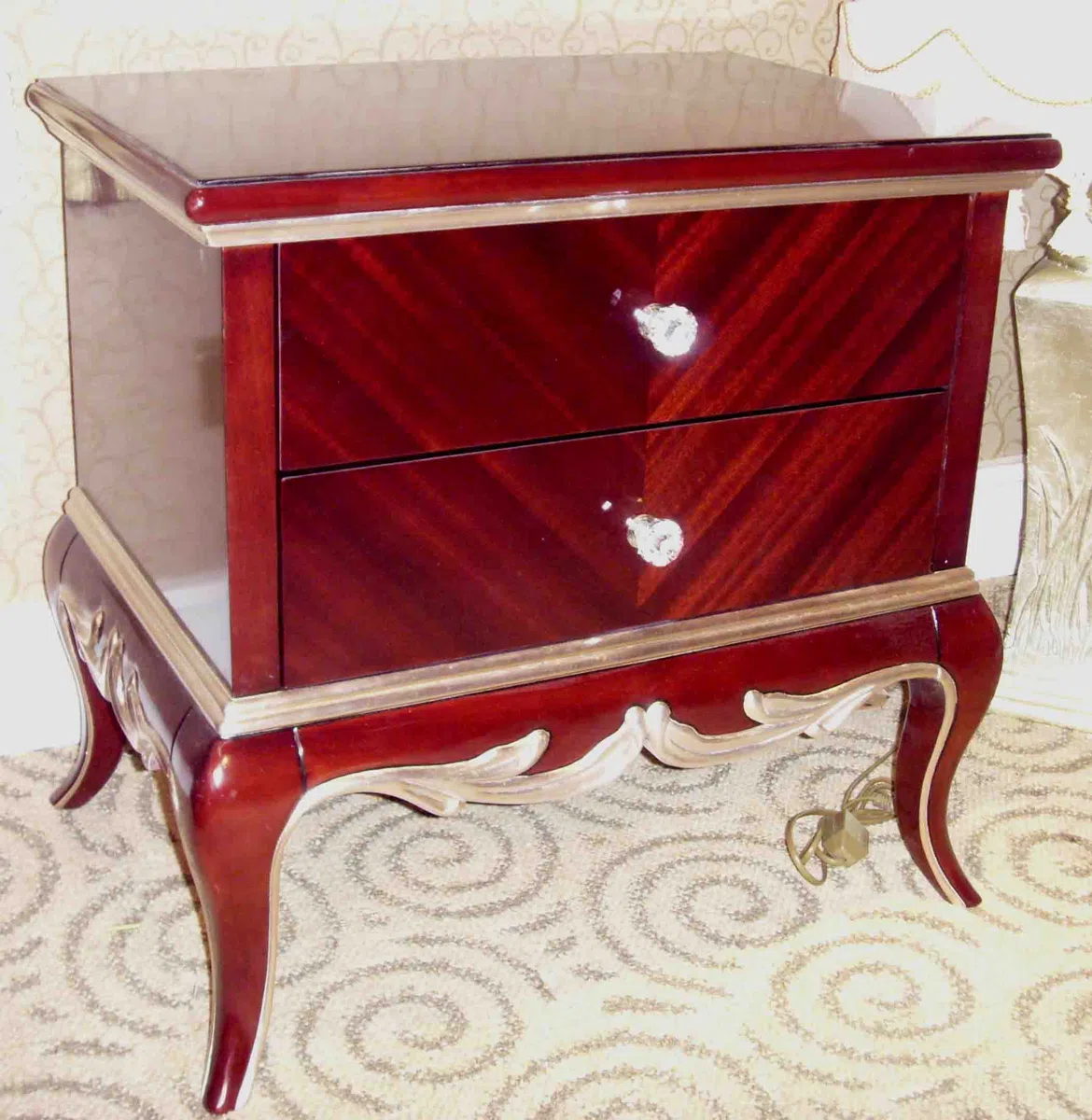 Cabinets, dressers and shelves B8709