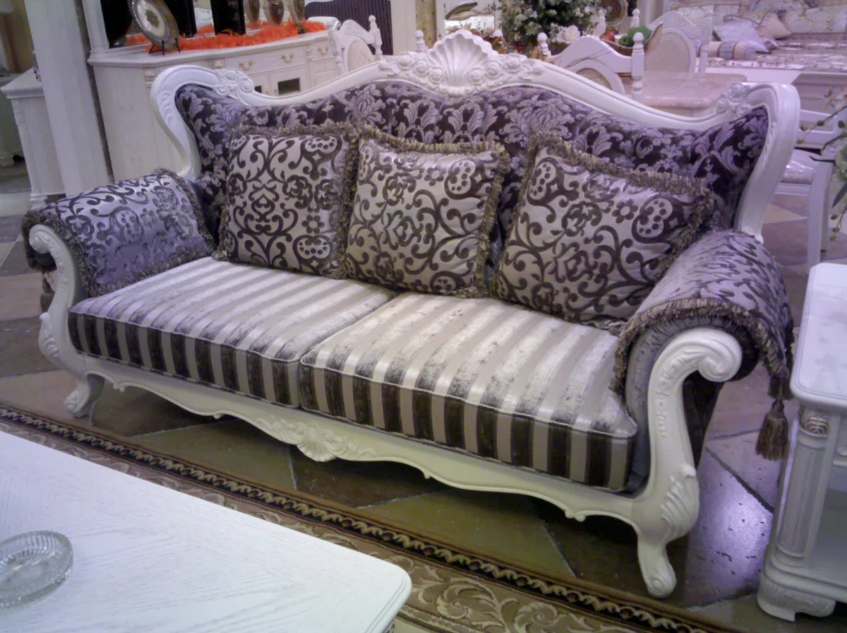 Sofas and couches 2011-03-17_09-54-24_576