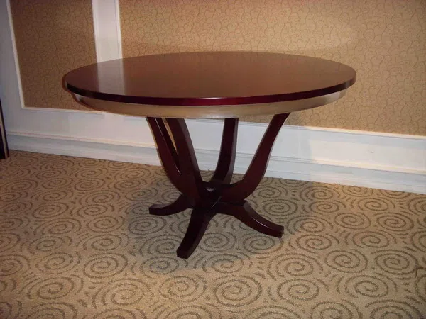 Tables, consoles and tabletops Q8708