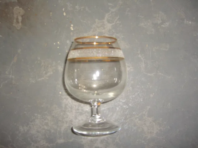 Candle holders and candelabras F09