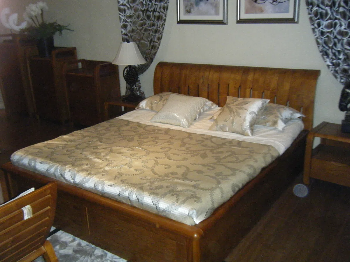 Beds and bedrooms A1810+-