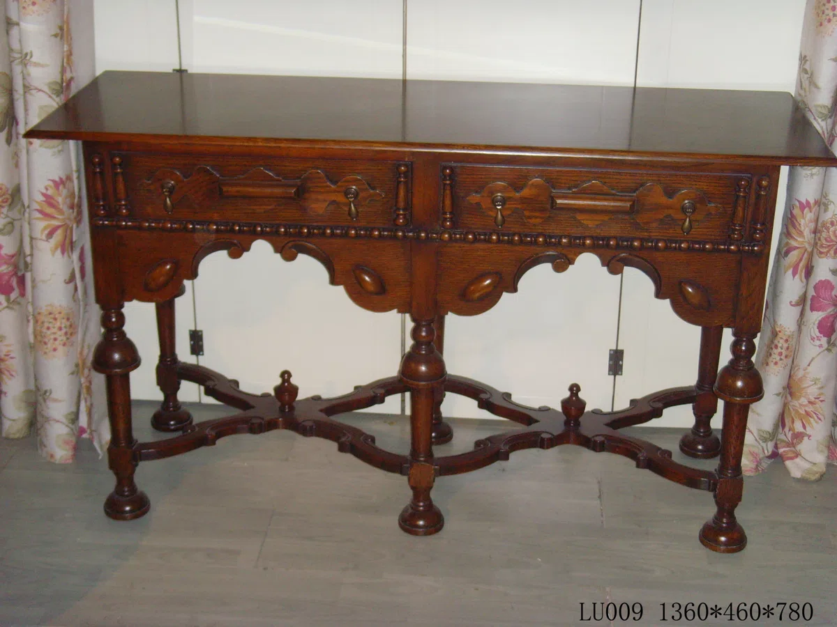 Tables, consoles and tabletops LU009