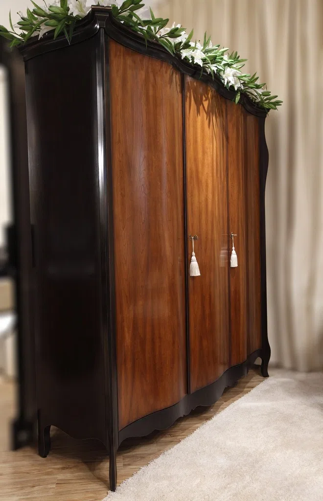 Cabinets, dressers and shelves D719B6A067A7