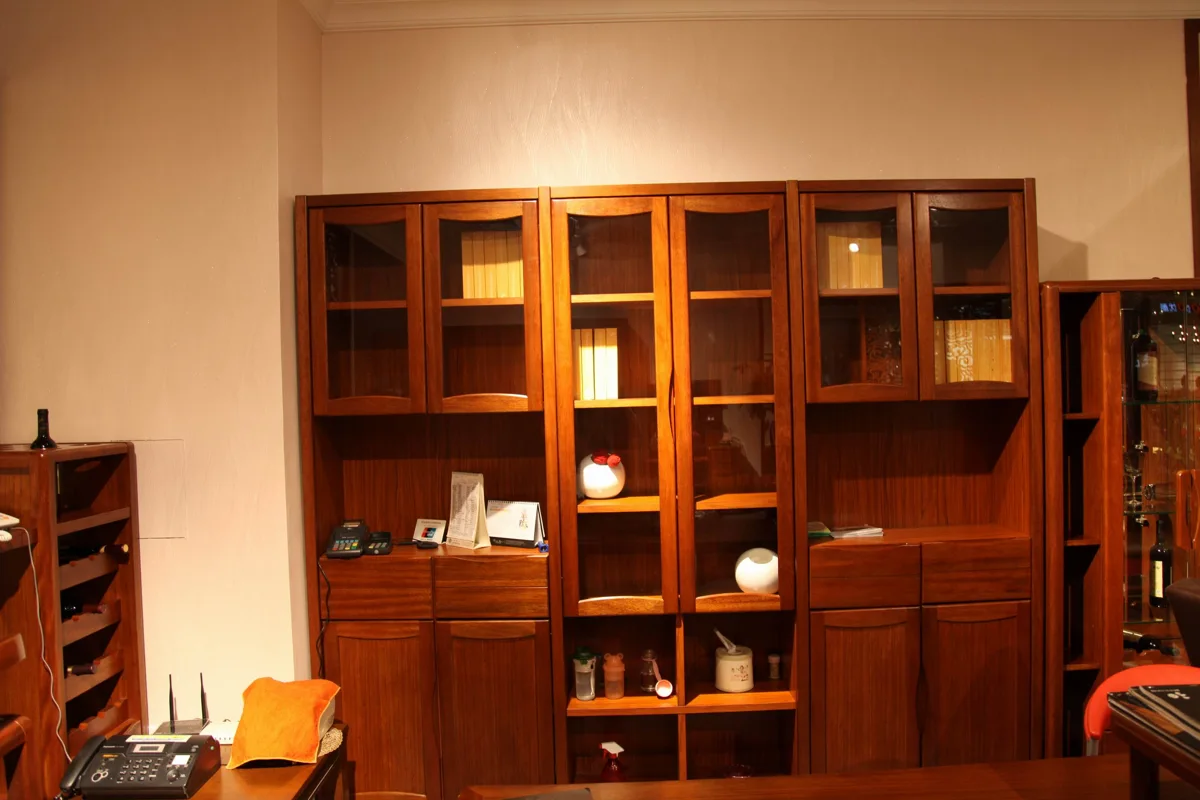 Cabinets, dressers and shelves D99FB21F3D06