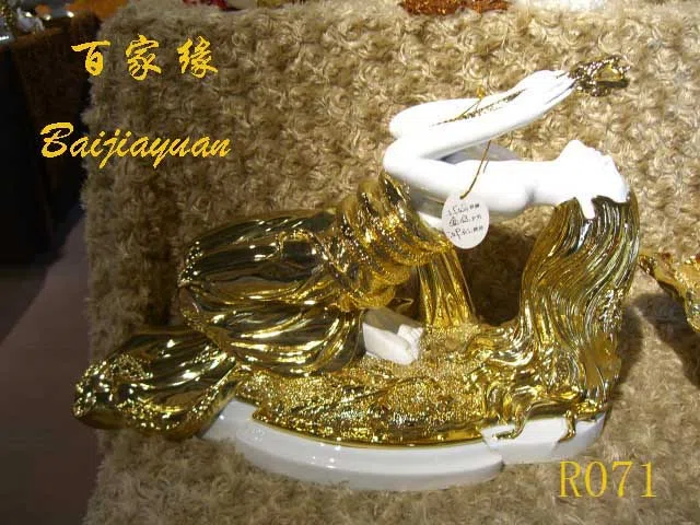 Статуэтки и скульптурный декор R071