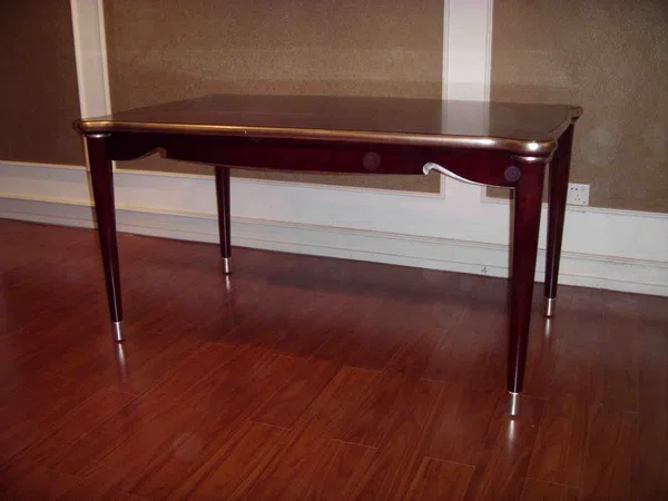 Tables, consoles and tabletops Q8706