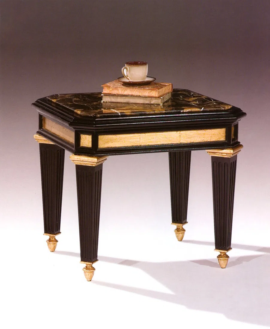 Tables, consoles and tabletops 8210.