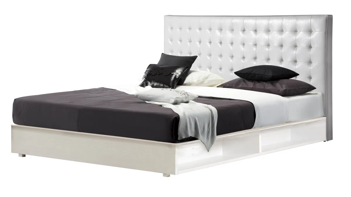 Beds and bedrooms TB1071