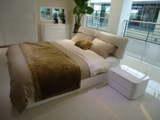 Beds and bedrooms DSC04376