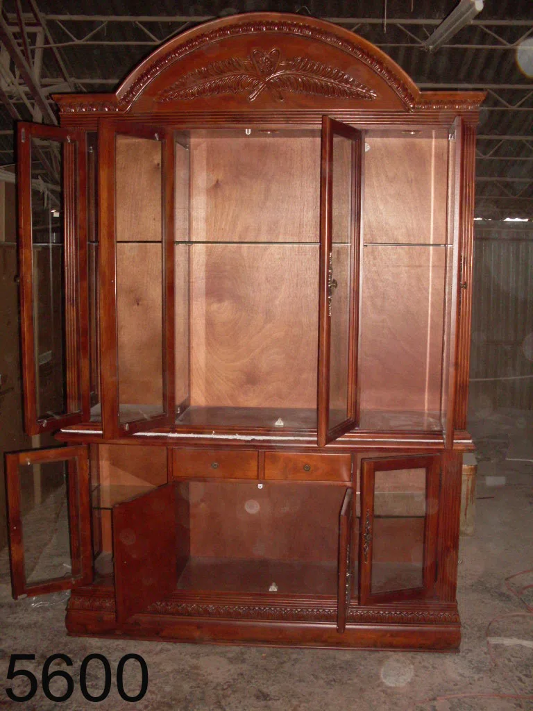 Cabinets, dressers and shelves SDC11335