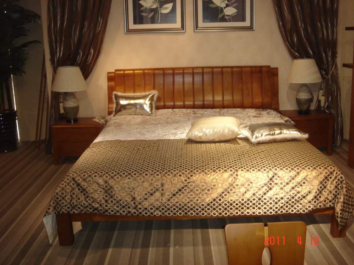 Beds and bedrooms DSC04510