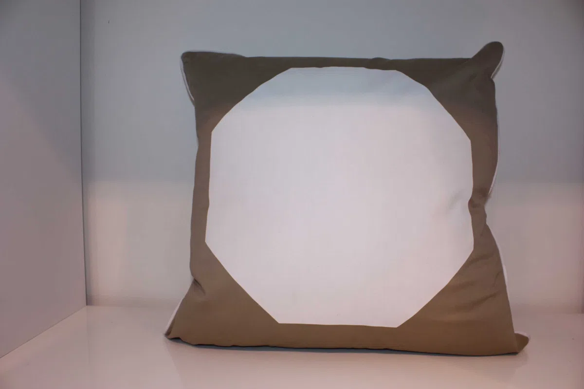 Textiles, curtains and cushions 038