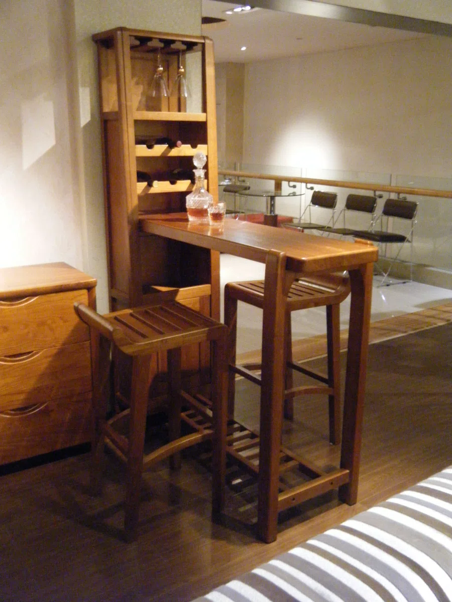 Cabinets, dressers and shelves B6806
