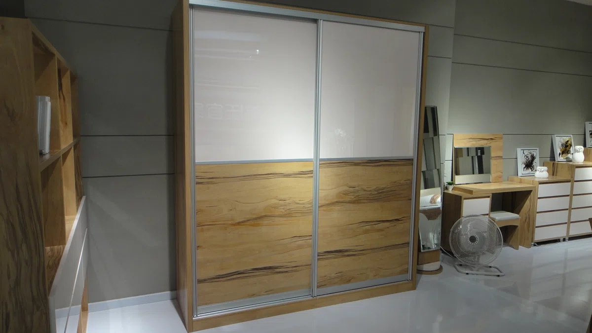 Cabinets, dressers and shelves 10D1
