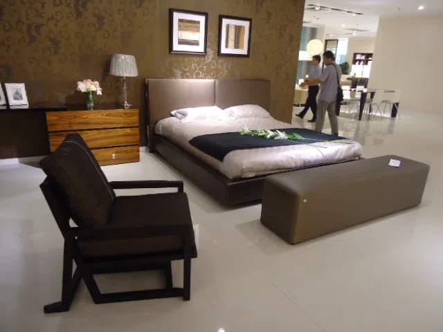 Beds and bedrooms DSC04350