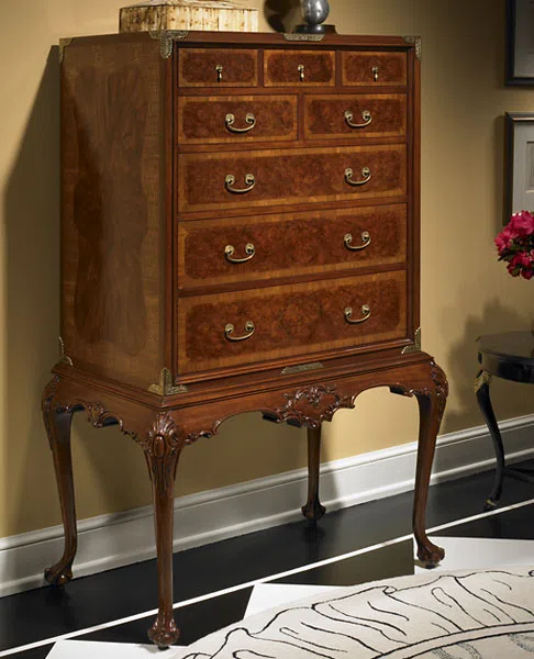 Cabinets, dressers and shelves 320