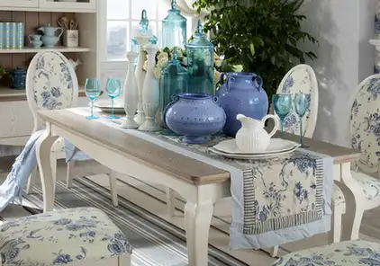 Light dining setting with decorative chair backs · FAC-0405